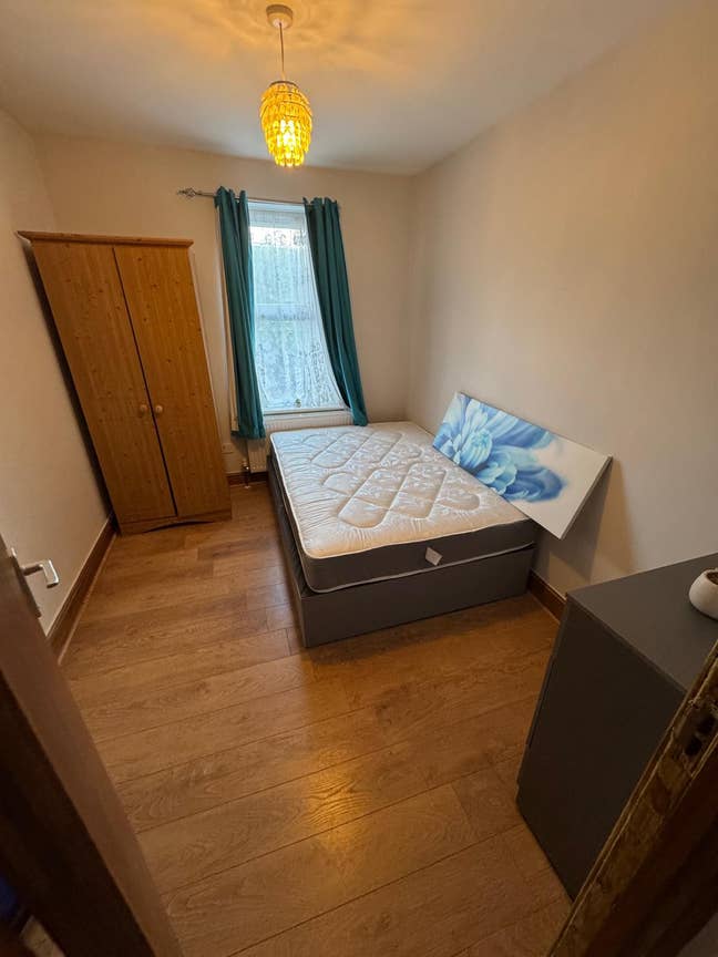 Room available in Leyton  Main Photo