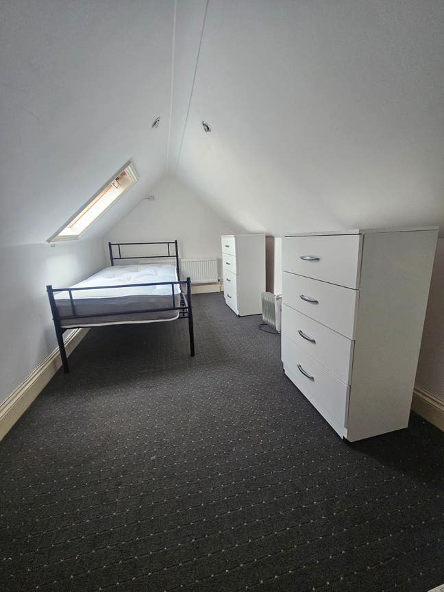 Loft room available in Ilford  Main Photo