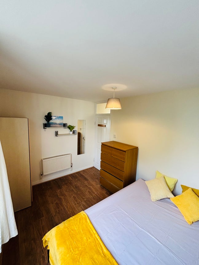 Brand New Rooms Available In Battersea - Bills Inc Main Photo