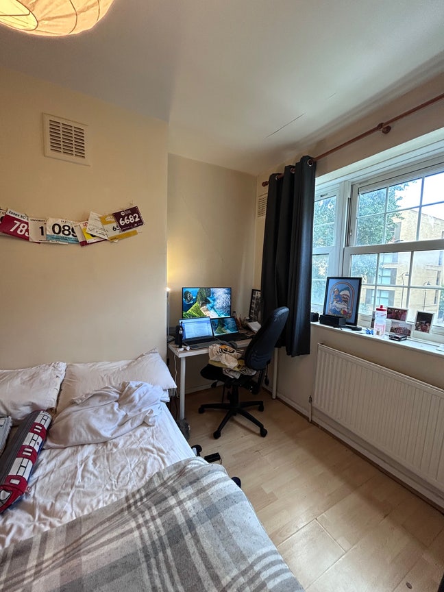 Large double room in Clapham Common  Main Photo