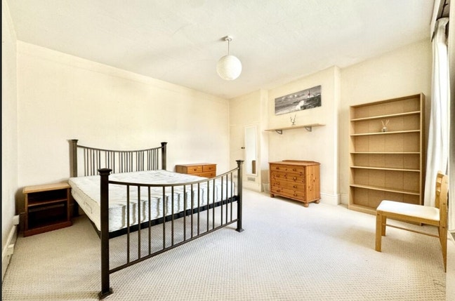 Large Double near hospital, all female flatshare Main Photo