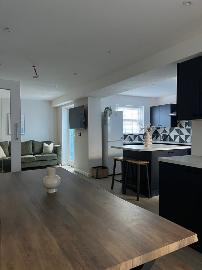 11 Ensuite Bed House for Students & Professionals Main Photo