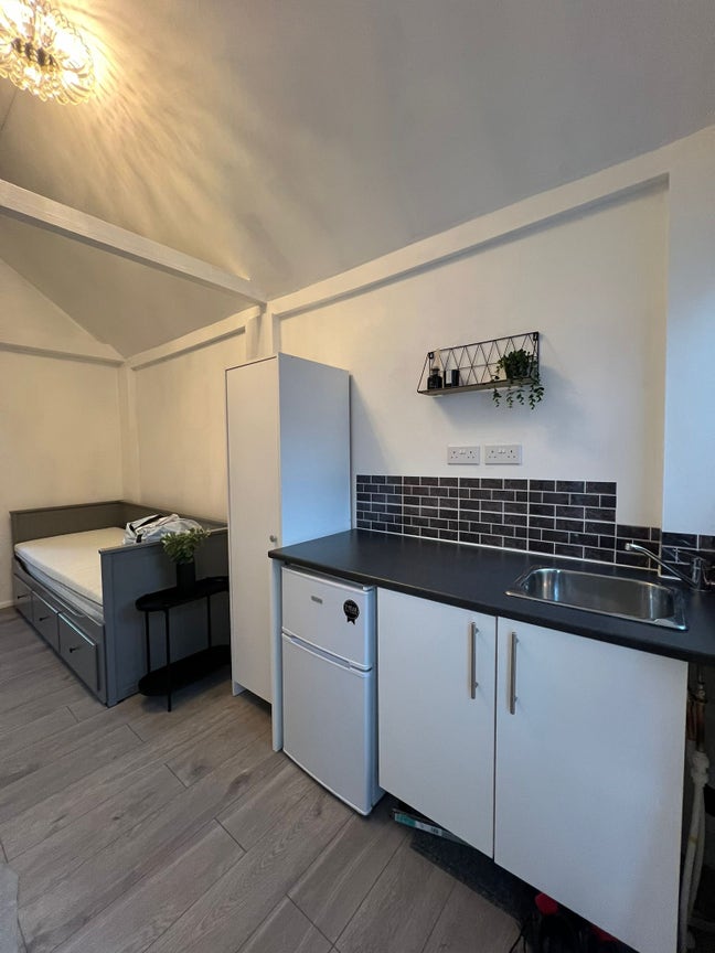 1 Bed 1 Bathroom - Studio Flat Main Photo