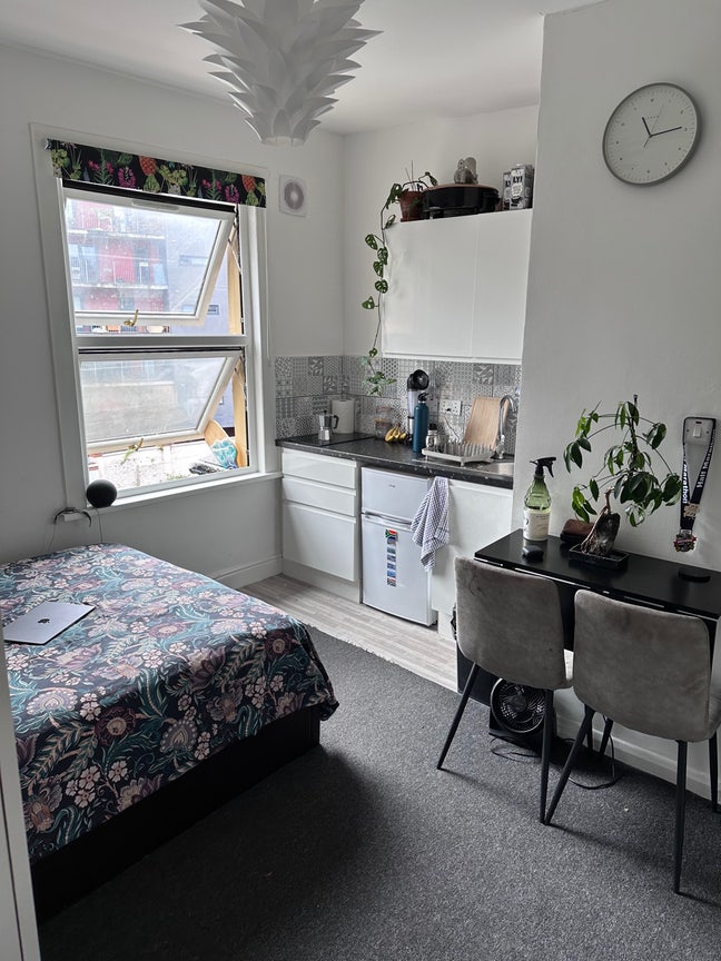 Cute little Studio Main Photo