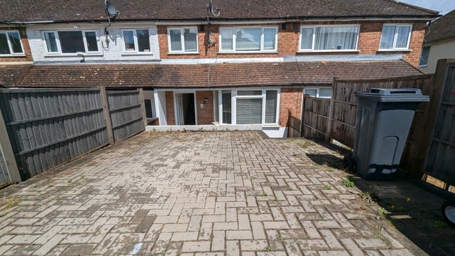 Newly Refurbished Double Room in Tilehurst Main Photo