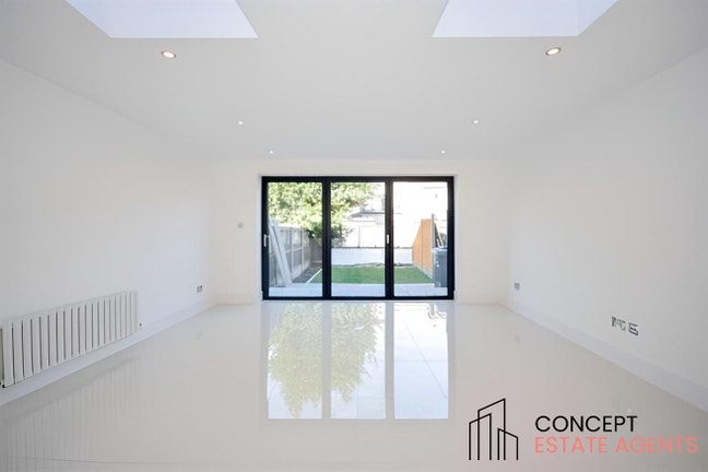 4 Bed 2 Bath House on Trafalgar Rd, Wimbledon,SW19 Main Photo