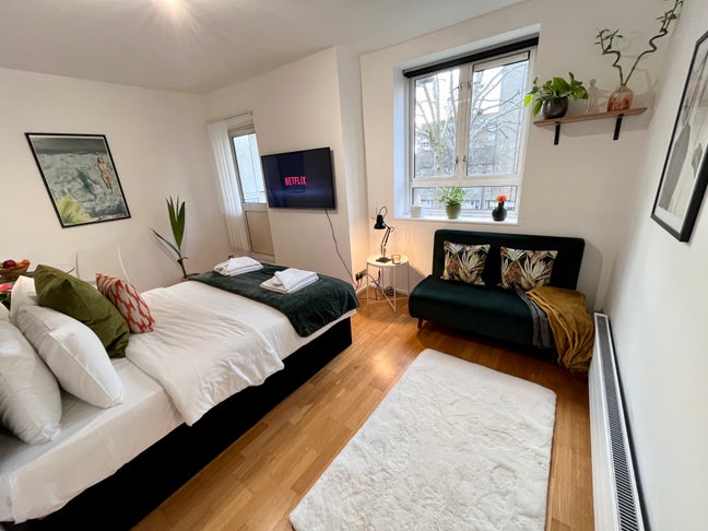 3 Spacious Double Rooms Available in Swiss Cottage Main Photo