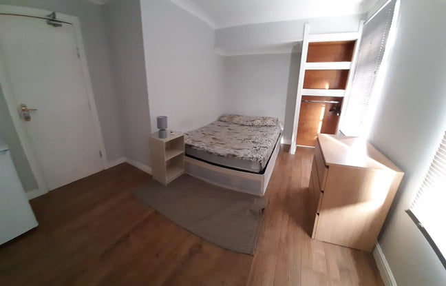 Lovely room in great location in Tilbury Main Photo
