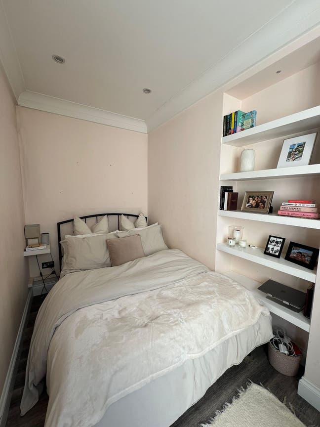 Double room in gorgeous Fulham flat Main Photo