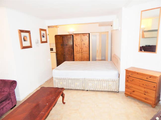 This charming studio for rent in Wimbledon, London Main Photo