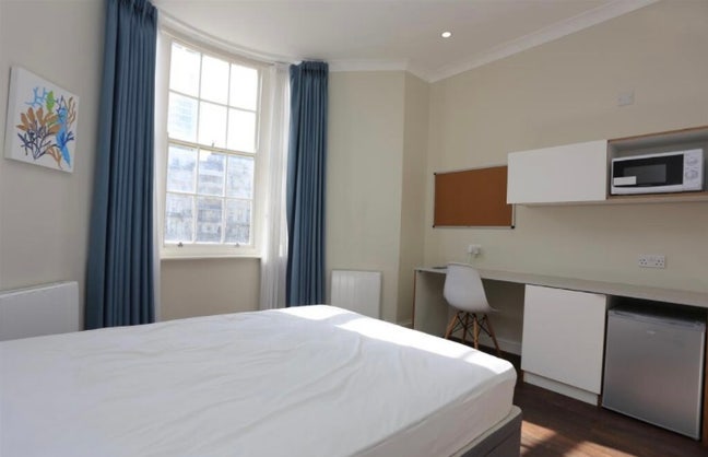 Room Available in Brighton – Regency Square Main Photo