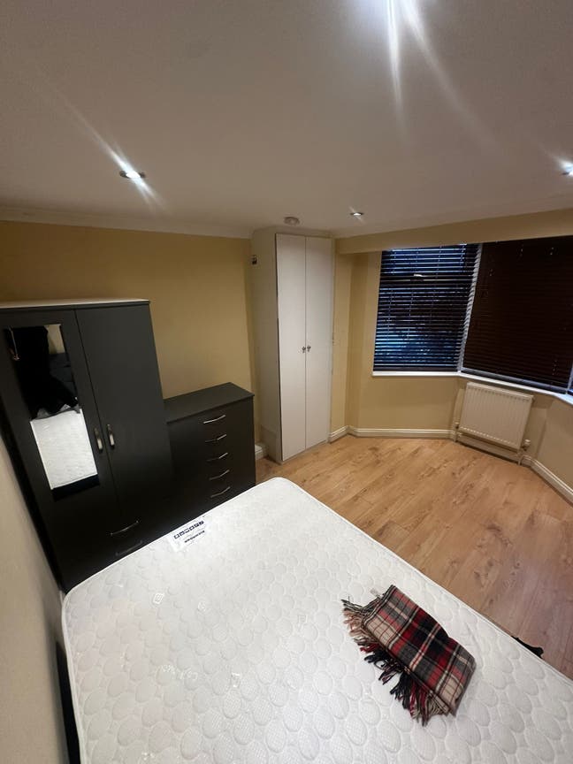  Double Room with Private Bathroom – Female House. Main Photo
