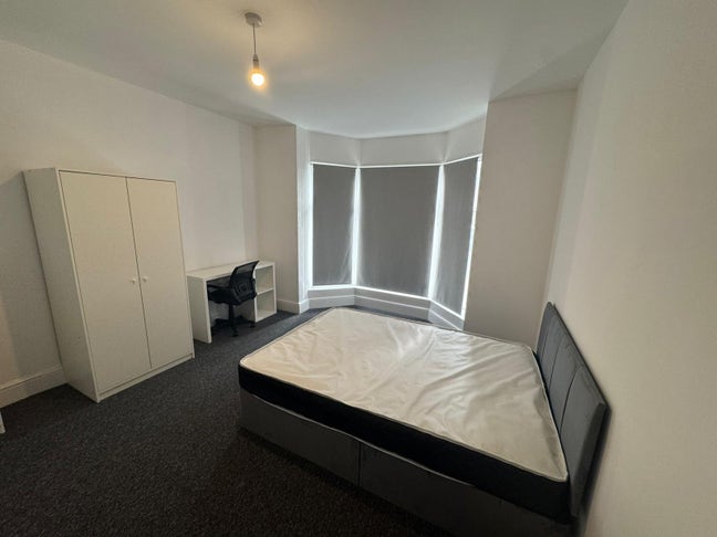 5 double rooms to rent on Mayfield Road Main Photo