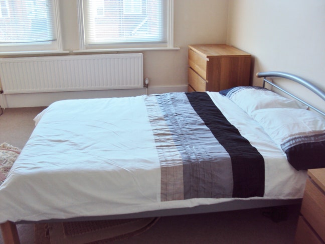 1 Huge sunny room in Stylish house 5 mins  station Main Photo