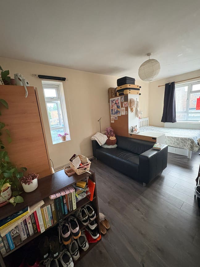 Huge room near Shoreditch Park with balcony+bills Main Photo