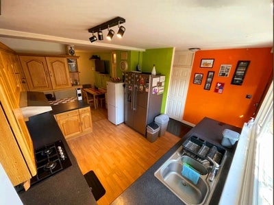 Double Bed - Fully Furnished - All Bills Included Main Photo