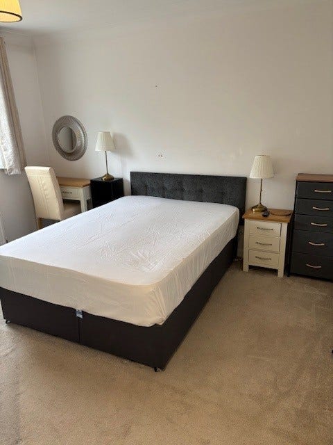 Double Bed En-suite. Professional House Main Photo