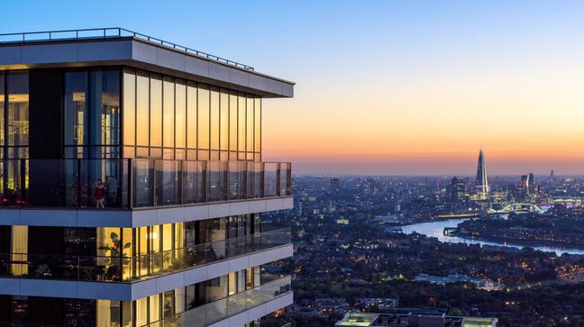 Penthouse Apartment Wraparound balcony n Services Main Photo