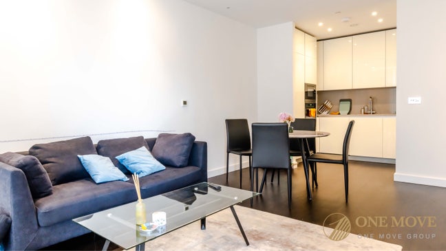 Double Room | Modern 2b2b Flat | Nine Elms SW11 Main Photo