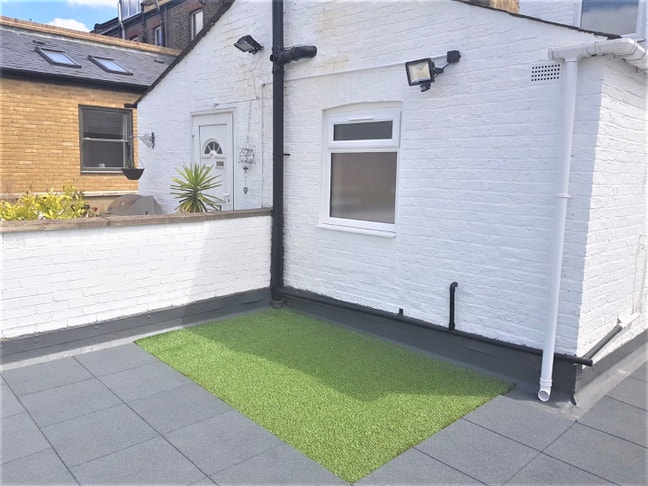 2 bedroom apartment right in the heart of Wimbledo Main Photo