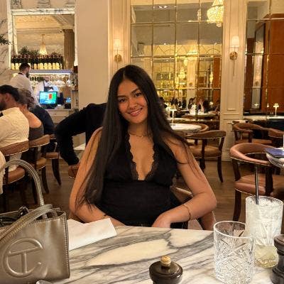 Professional Female seeks a double room Main Photo