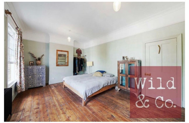 Large Top-Floor Room in Creative Home Main Photo