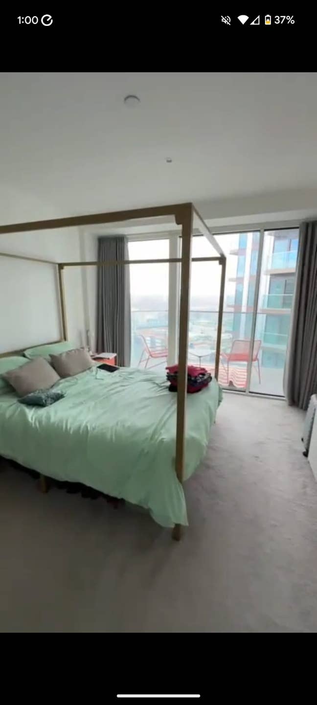 Spacious Ensuite Room with Balcony Main Photo
