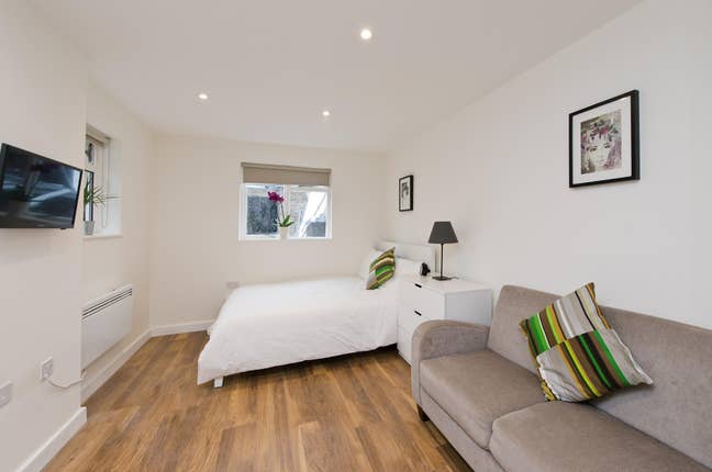 Large Studio Garden Flat, Couples or Singles Welco Main Photo