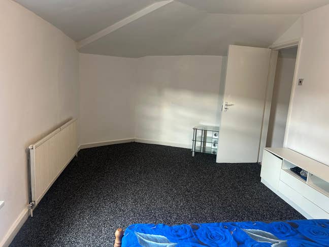 One King Size & One Double Room Available Main Photo