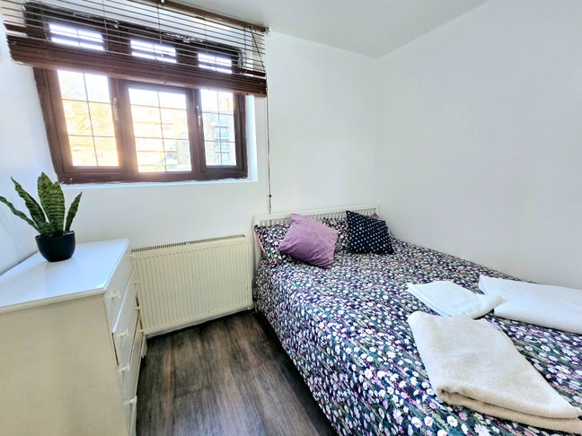  Room*Refurbished*Living Room*Hoxton*Shoredwitch Main Photo