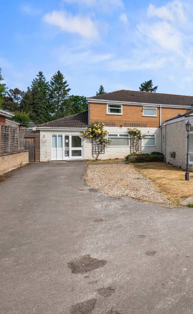 Modern 1-Bed Semi-Detached Ground Floor Flat  Main Photo