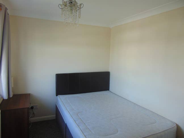 Double Room close to Ifield Station  Main Photo