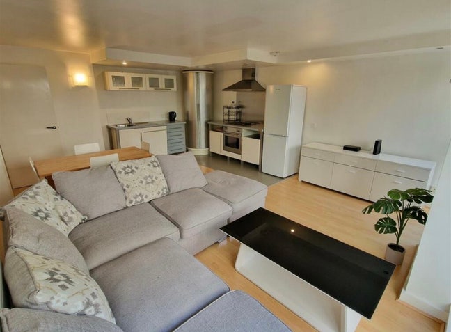 Room in a Modern 2bhk apartment. Victoria square Main Photo