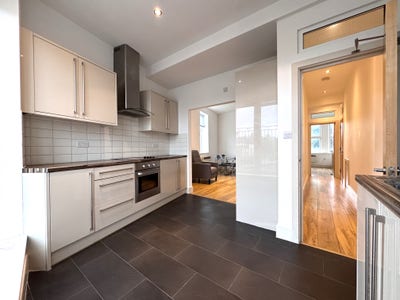 Large 2 Bed Flat, High Road, Willesden, NW10  Main Photo