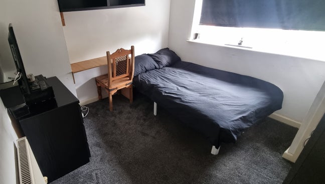 Small Double room to rent  Main Photo