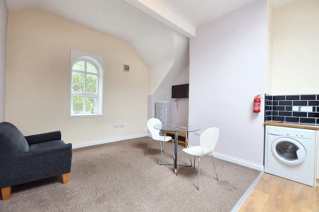 MODERN one bedroom apartment in Hyde Park, LS6 Main Photo