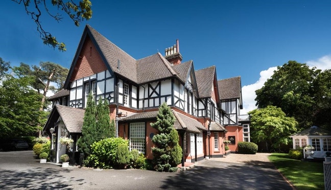 Langtry Manor – A Peaceful Home by the Sea Main Photo