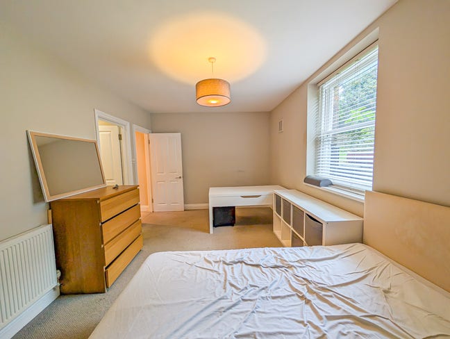 En-Suite Room In A Spacious House In Wimbledon! Main Photo