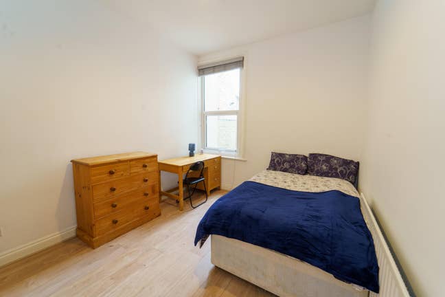 Spacious Furnished Rooms in Southsea Available Now Main Photo