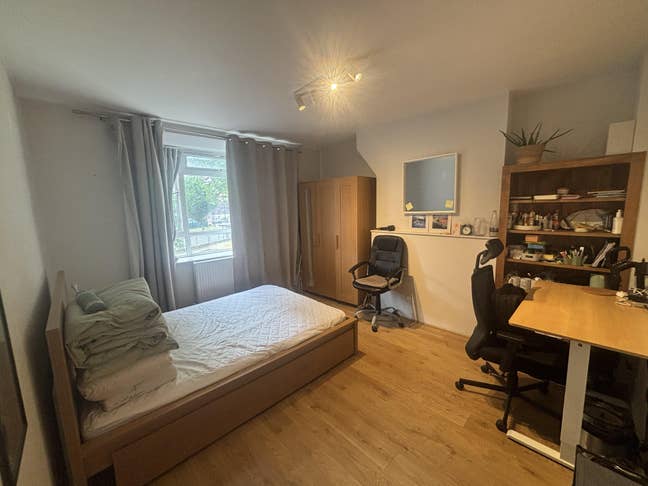 Bright and Spacious Double Bedroom in White City Main Photo