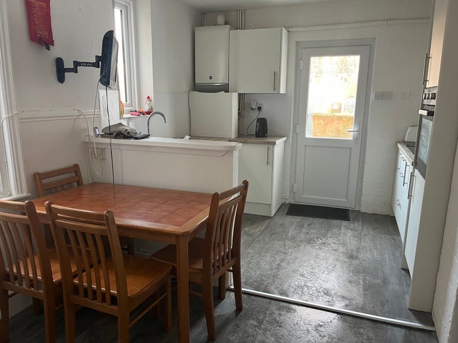 Large room in shared house Bonhay Road EX4 4BL Main Photo