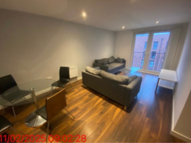 Modern 3-bed flat right beside Deansgate Main Photo