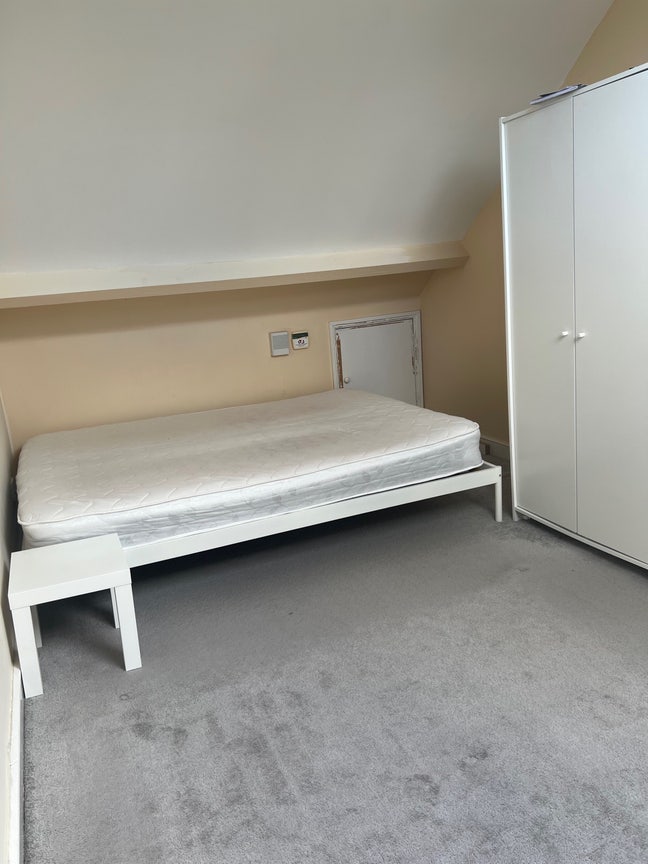 1 Double room available now Main Photo