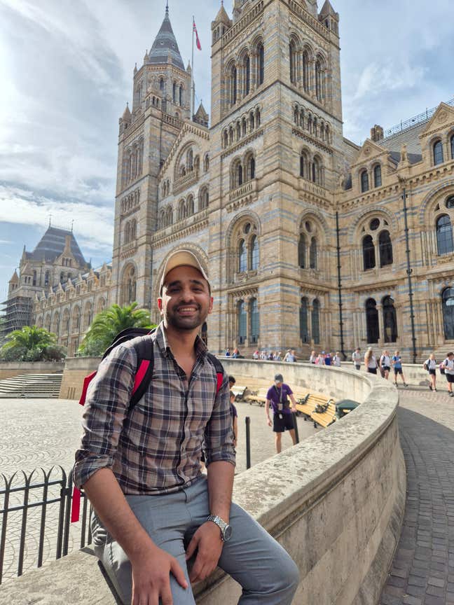 Professional seeking a single room Main Photo
