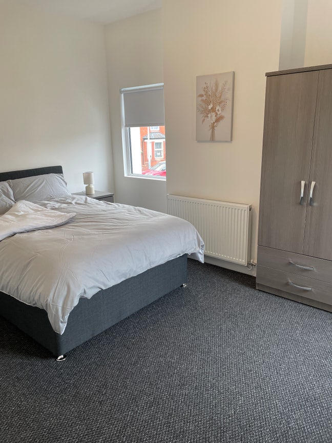 Large  Double Bedroom  Main Photo