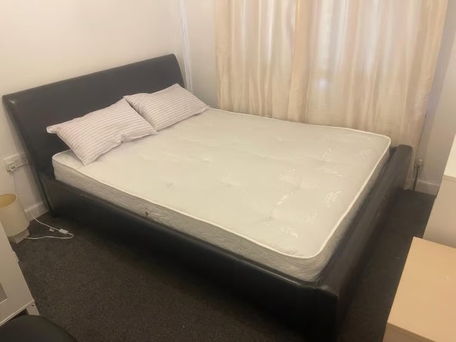 🏡 Spacious Double Bedroom in Shared House in B67 Main Photo