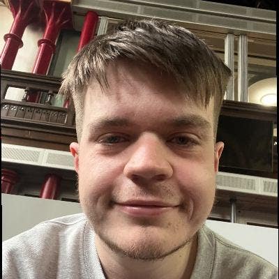Professional Male seeks a single or double room Main Photo