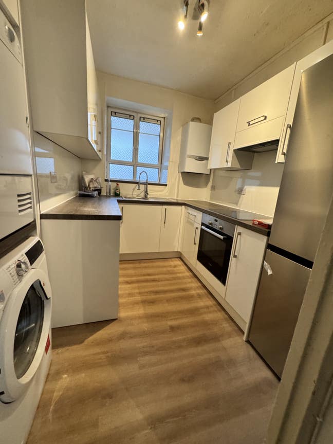 Newly refurbished 3 bedroom flat ~ Shepherds Bush Main Photo