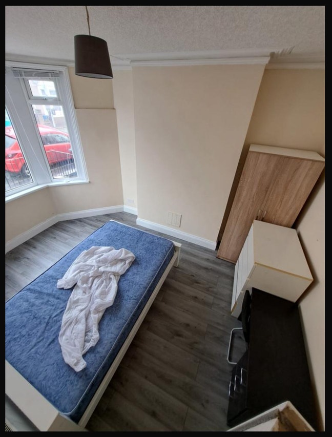 1 L Bedroom Left In An All Girls Student House  Main Photo