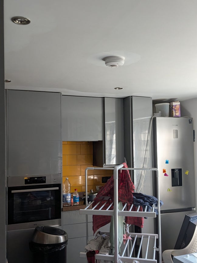 Large single room Main Photo